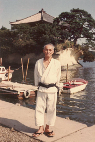 Portrait of Wadō-ryū founder Hironori Ōtsuka in a white karate uniform