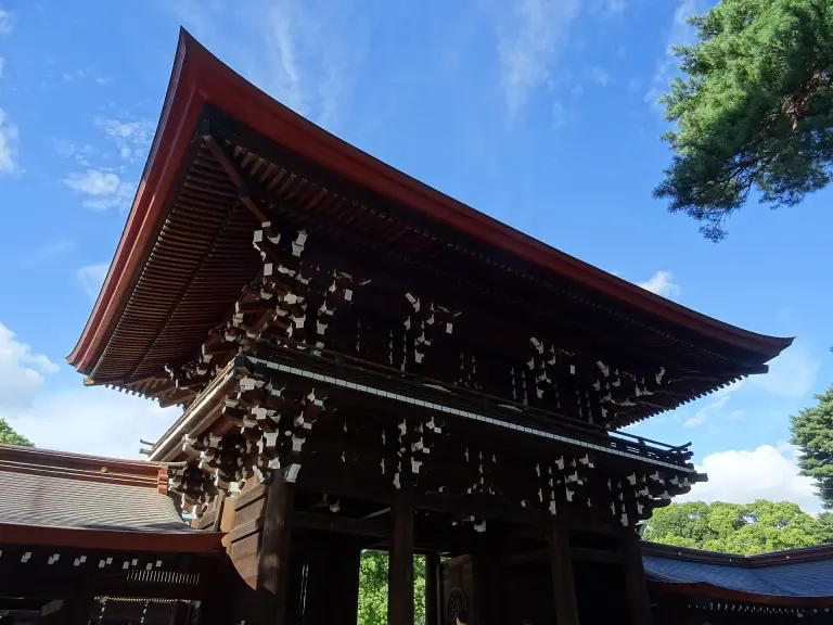 Timber main gate of Meiji Jingū seen across the broad entrance courtyard