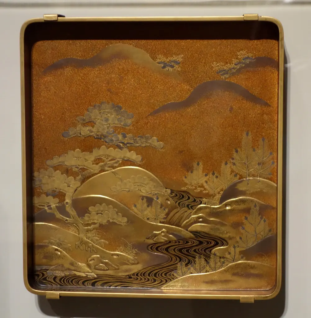 Gold-lacquered Japanese writing box and brush decorated with a mountain landscape