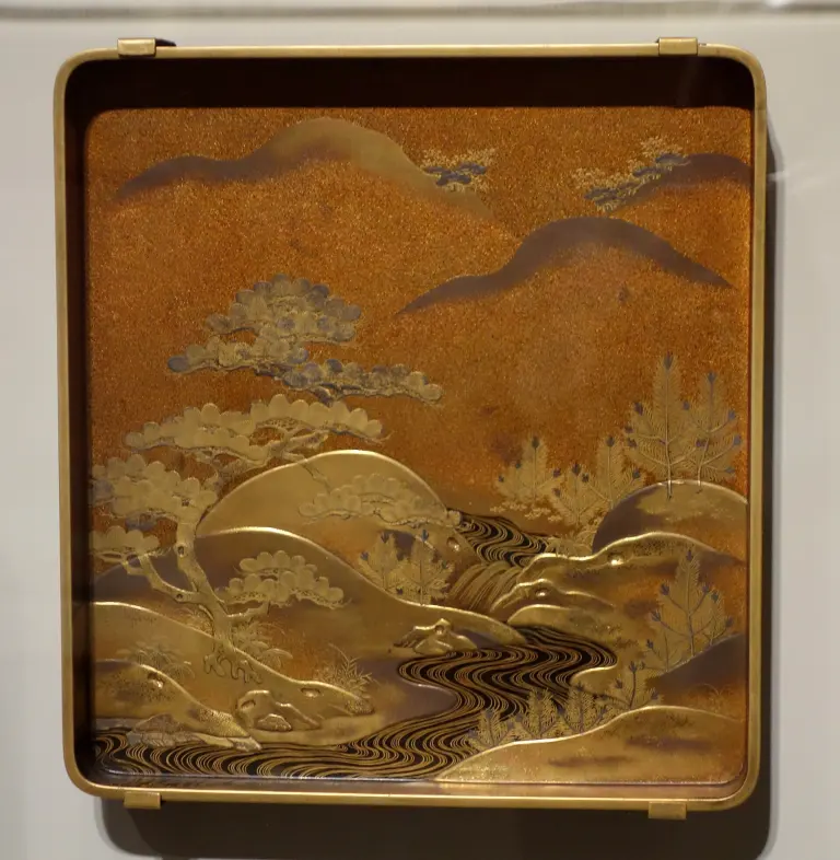 Gold-lacquered Japanese writing box and brush decorated with a mountain landscape