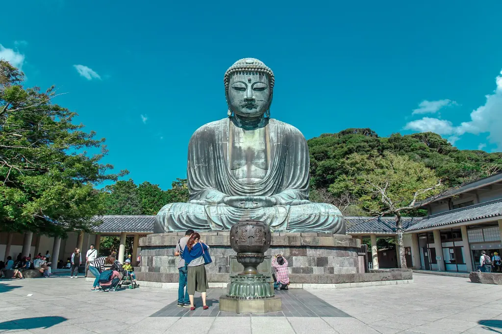 Large bronze seated Amida Buddha outdoors at Kōtoku-in in Kamakura
