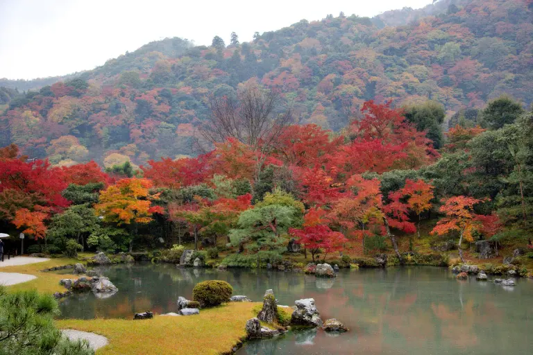 Sōgenchi garden at Tenryūji with Arashiyama visible beyond the pond and trees