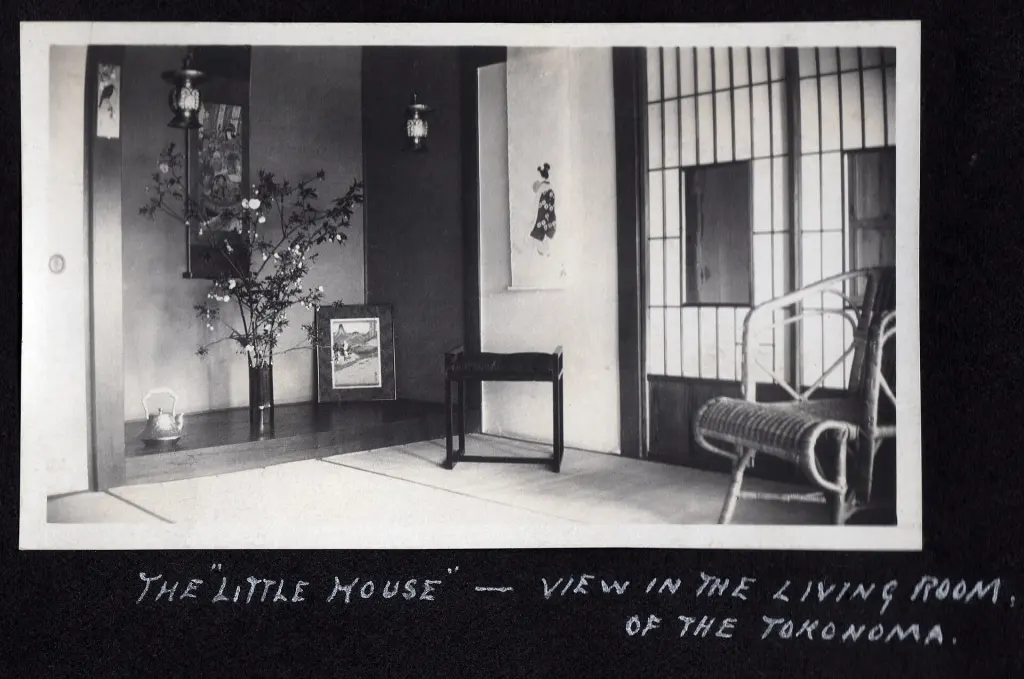 Tokonoma alcove with a hanging scroll and flower arrangement in a Japanese room