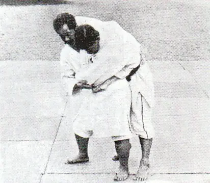 Jigoro Kano and Yoshitsugu Yamashita demonstrate uki-goshi