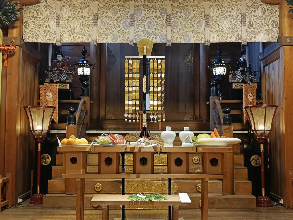 Shinsen offerings arranged on stands inside Yukura Shrine for Nagoshi no Harae