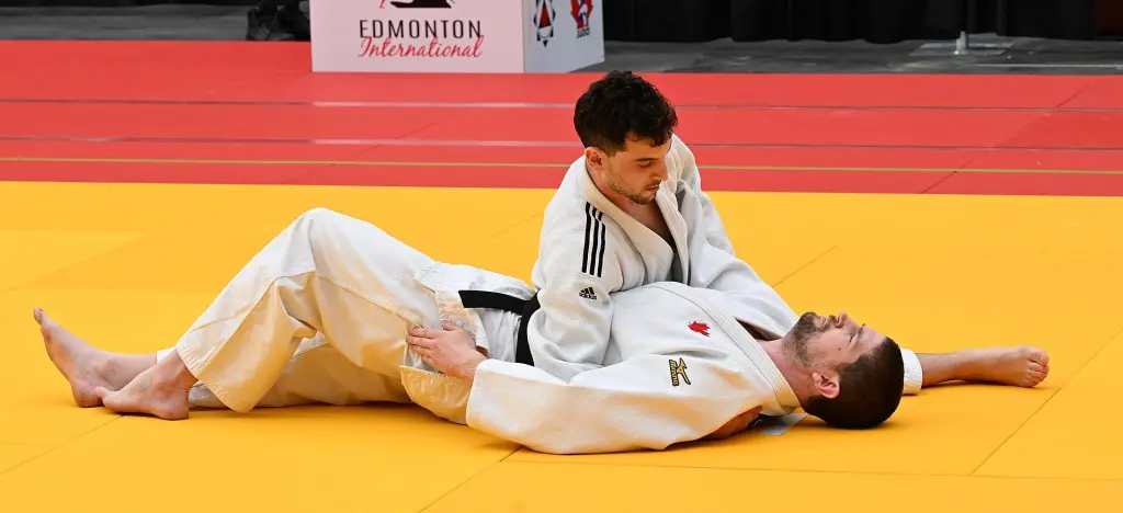 Two judoka demonstrating kesa-gatame during Katame-no-kata
