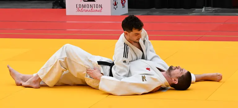 Two judoka demonstrating kesa-gatame during Katame-no-kata