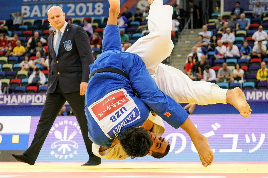 Two heavyweight judoka engaged during the 2018 World Judo Championships